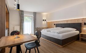 Zur Bruecke Apartments And Rooms - Your Home In Heart Of South Tyrol, With Brixencard